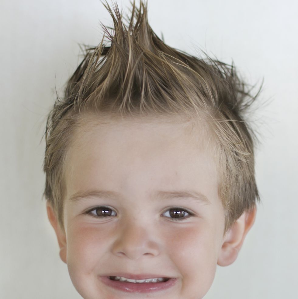 Encuentra el corte de cabello perfecto para resaltar el estilo de tu hijo
